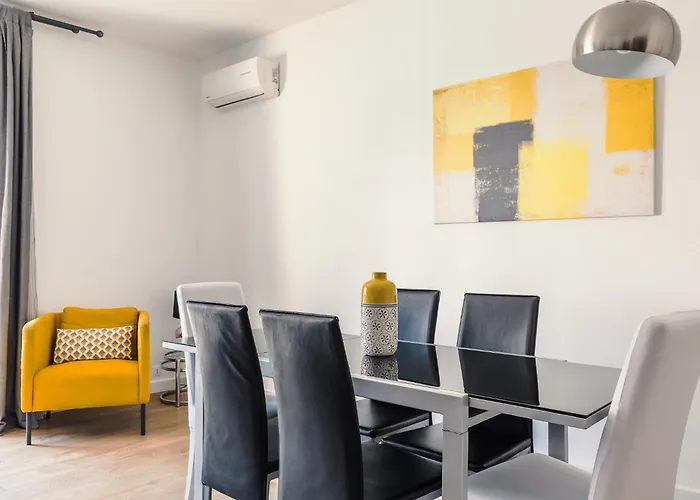 Apartment Costanza In *
